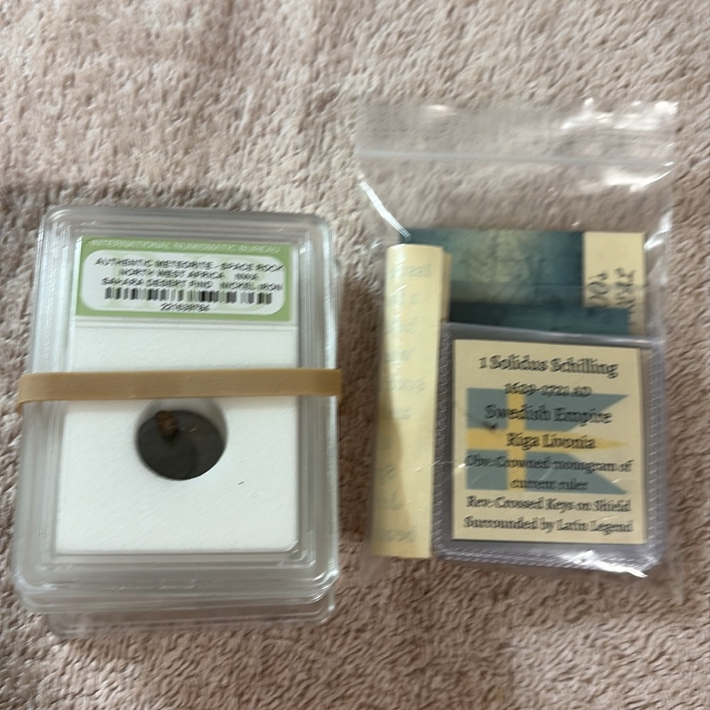 Old Currency! Including Medieval coins, Pirate treasure, and 2 mediorite pieces. - Picture 13 of 13